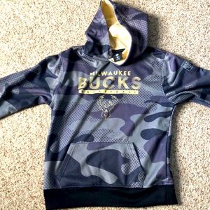 Milwaukee Bucks sweatshirt  Youth Large (14-16)